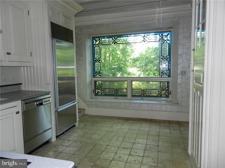 2 East Thomson Avenue Springfield, PA 19064 - Photo 10 of 25 Gallery Image 10
