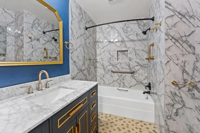 $169,900 | 2700 Oxford Street North, Unit 101, St. Paul, MN 55113