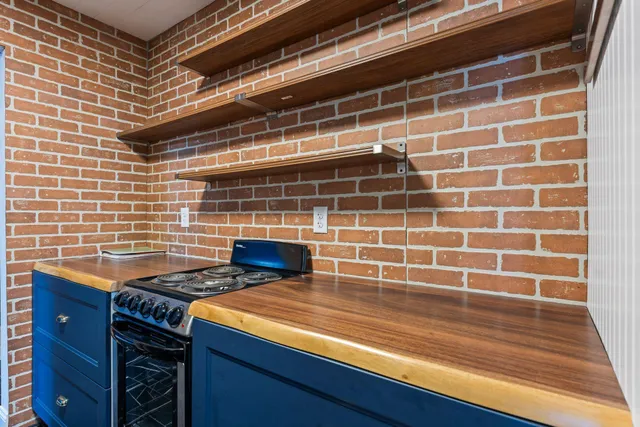 $169,900 | 2700 Oxford Street North, Unit 101, St. Paul, MN 55113