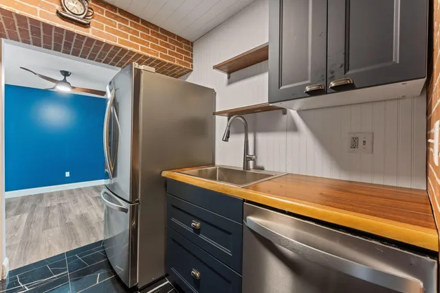 $169,900 | 2700 Oxford Street North, Unit 101, St. Paul, MN 55113