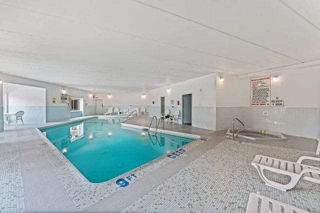 $169,900 | 2700 Oxford Street North, Unit 101, St. Paul, MN 55113