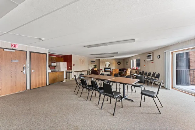 $169,900 | 2700 Oxford Street North, Unit 101, St. Paul, MN 55113