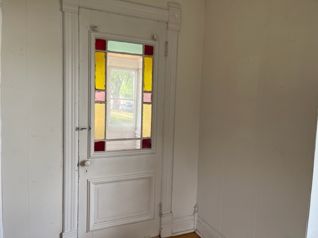 912 North 6th Street Rochelle, IL 61068 - Photo 4 of 34 a view of an entryway with a window