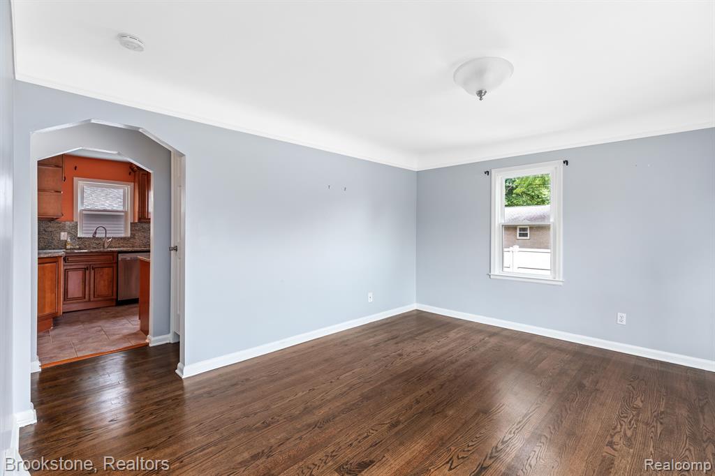 2120 Oxford Road Berkley, MI 48072 - Photo 7 of 42