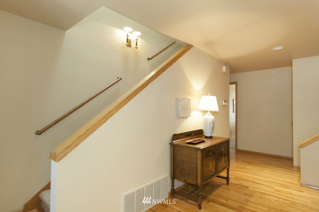 16615 Southeast Jones Road Renton, WA 98058 - Photo 2 of 25 Gallery Image 2