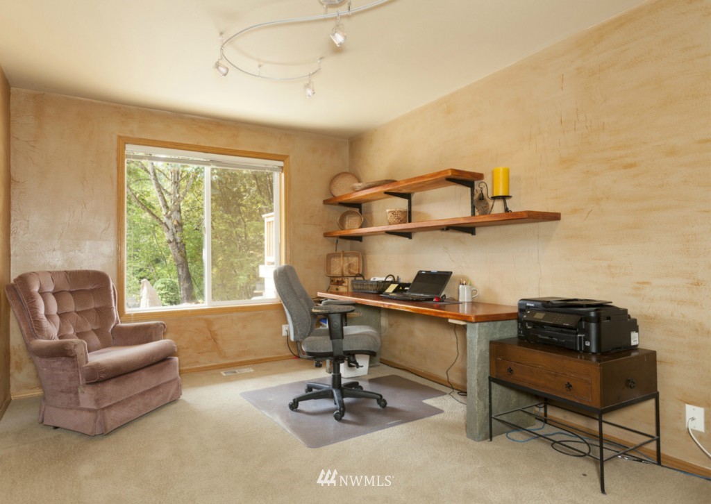 16615 Southeast Jones Road Renton, WA 98058 - Photo 13 of 25 Gallery Image 13