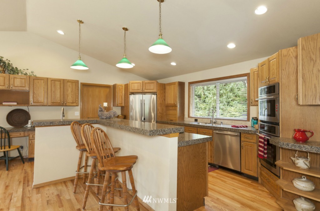 16615 Southeast Jones Road Renton, WA 98058 - Photo 4 of 25 Gallery Image 4