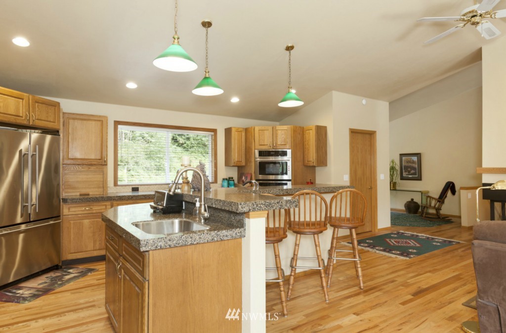 16615 Southeast Jones Road Renton, WA 98058 - Photo 5 of 25 Gallery Image 5
