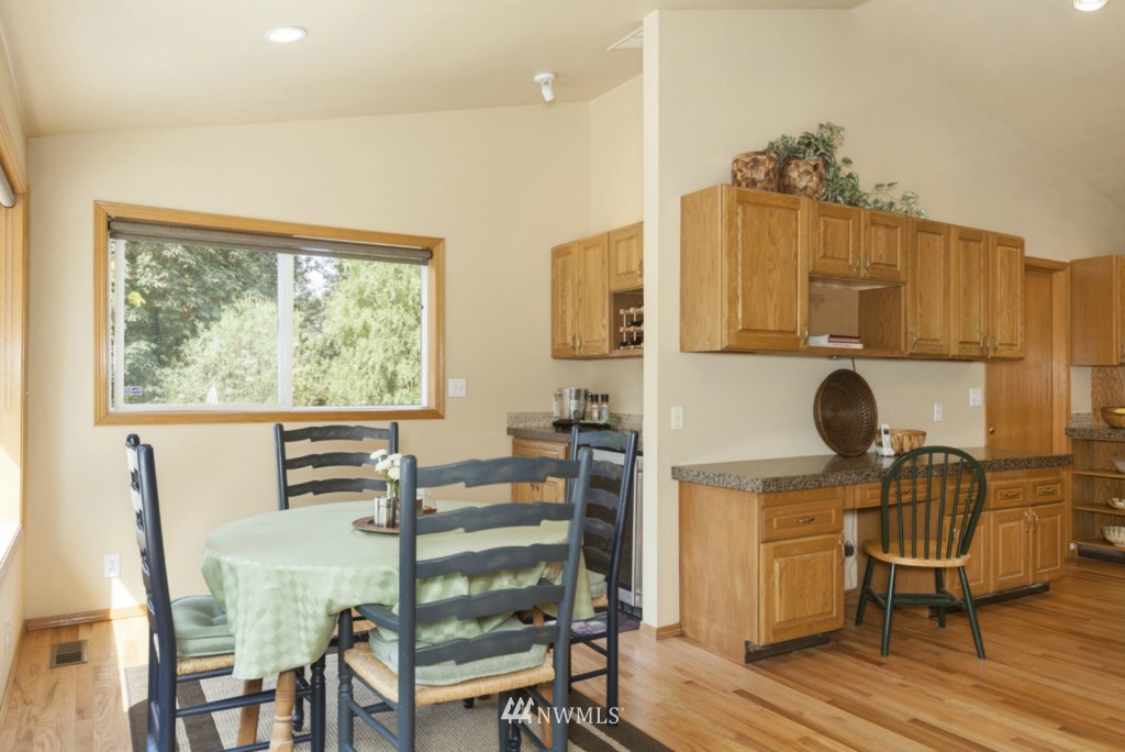 16615 Southeast Jones Road Renton, WA 98058 - Photo 6 of 25 Gallery Image 6