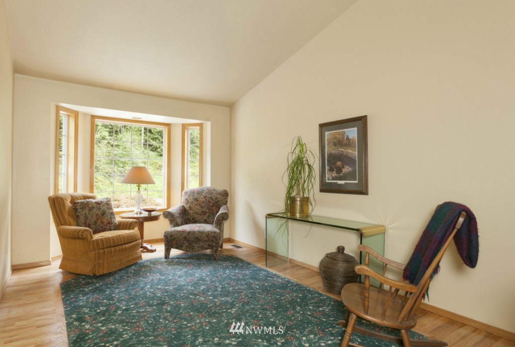 16615 Southeast Jones Road Renton, WA 98058 - Photo 9 of 25 Gallery Image 9