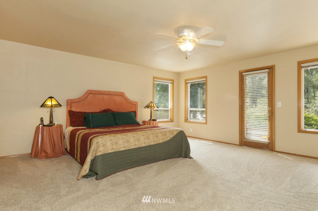 16615 Southeast Jones Road Renton, WA 98058 - Photo 10 of 25 Gallery Image 10
