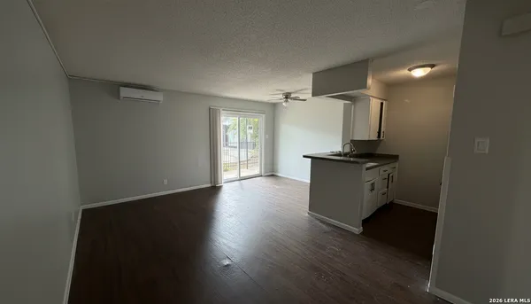 $950 | 158 De Chantle Road, Unit 124, San Antonio, TX 78201