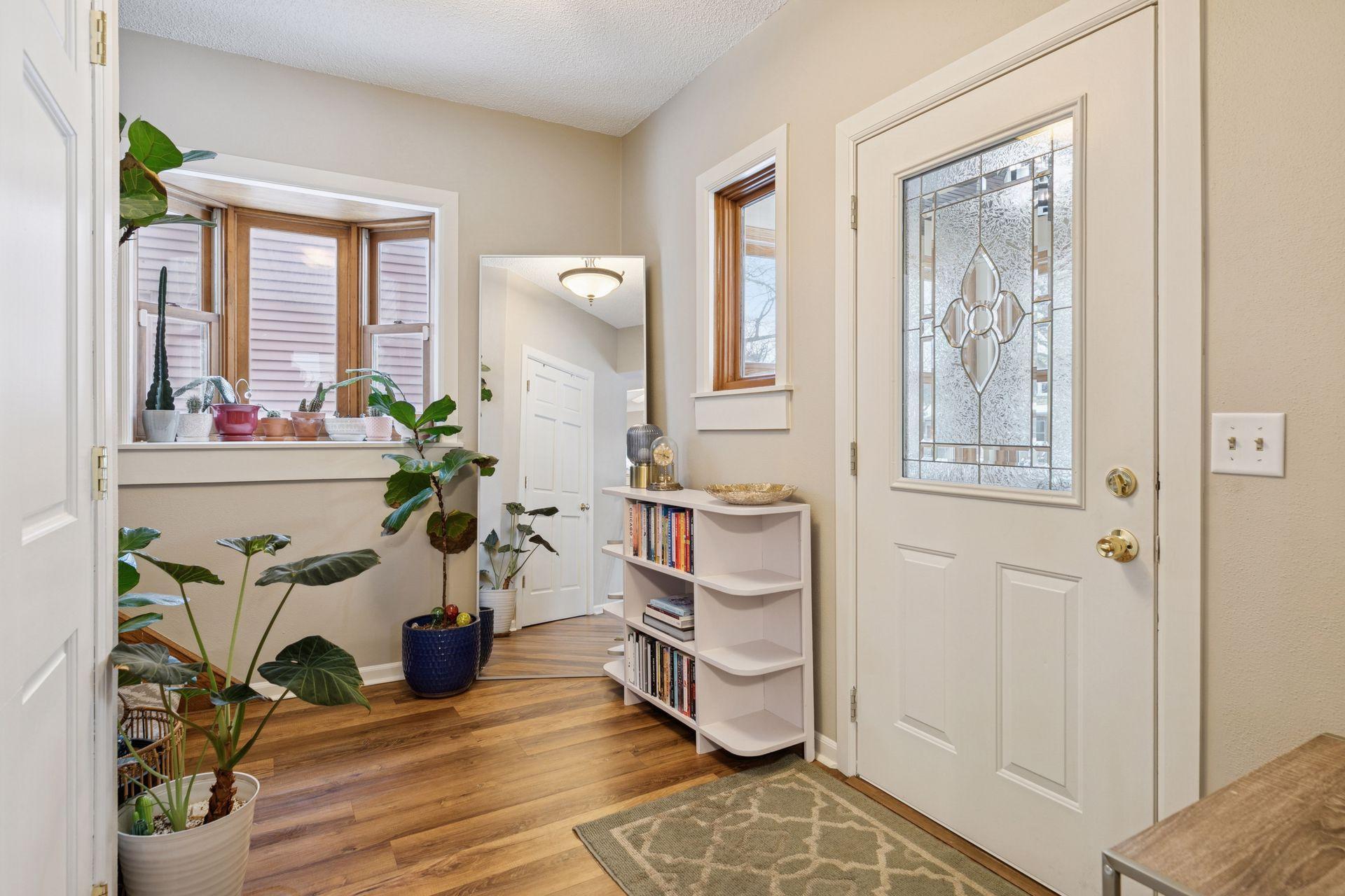 904 Dayton Avenue St. Paul, MN 55104 - Photo 9 of 48