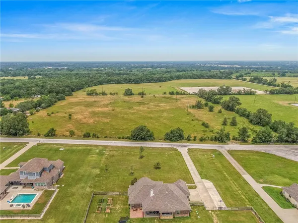 $492,000 | 7015 C6 Ranch Road, Bryan, TX 77808