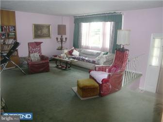 3912 Powell Road Brookhaven, PA 19015 - Photo 3 of 12 Living Room