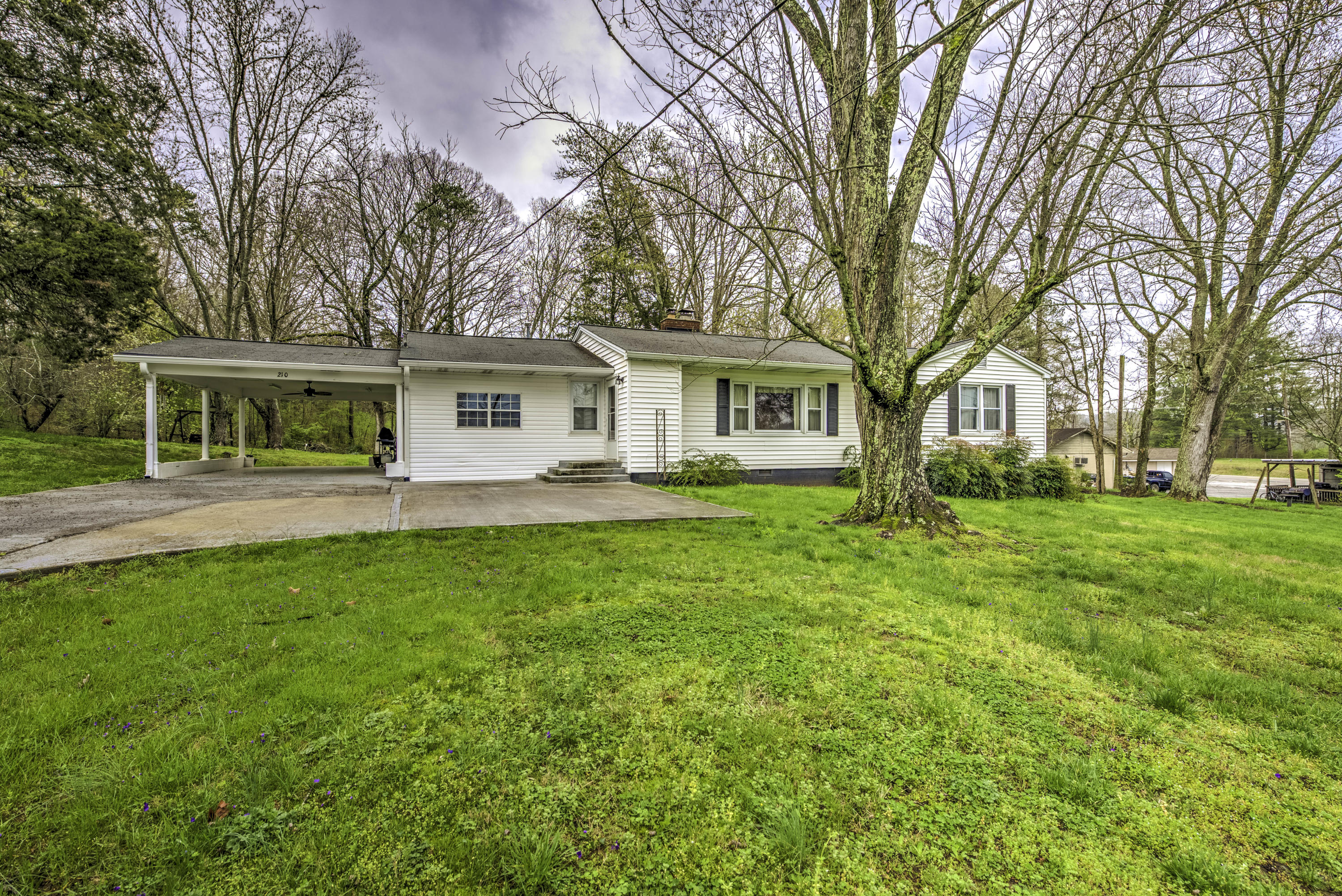 210 North Dogwood Road Powell, TN 37849 - Photo 2 of 29 2