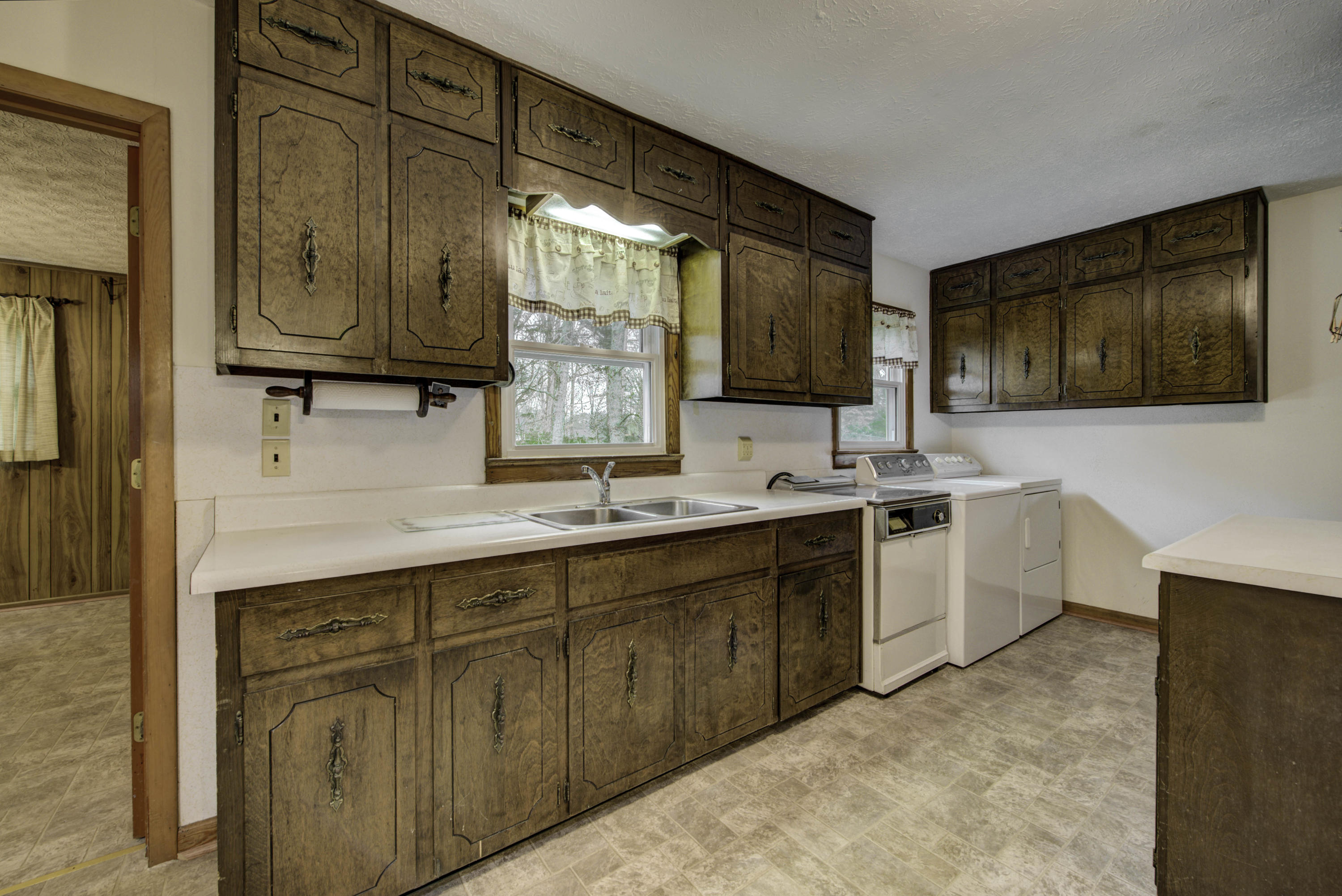 210 North Dogwood Road Powell, TN 37849 - Photo 7 of 29 7