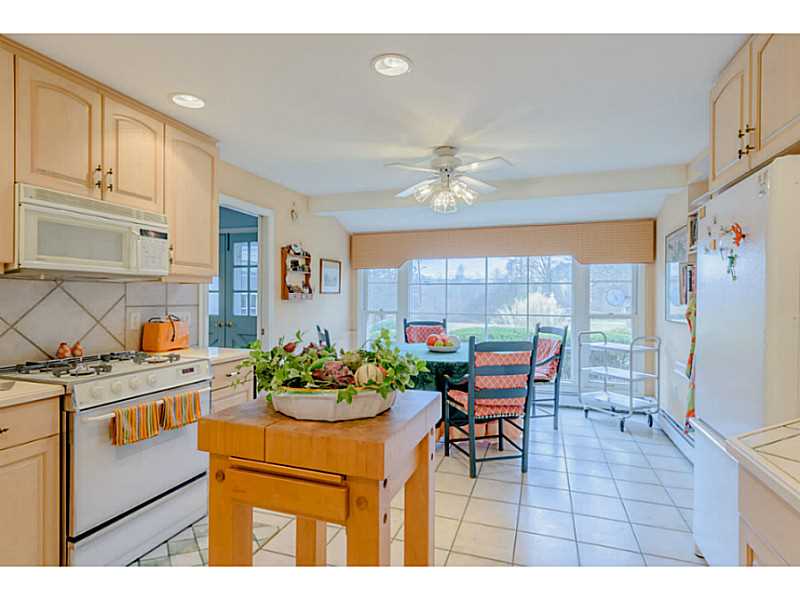 474 Ocean Road Narragansett, RI 02882 - Photo 17 of 24 Kitchen. Spacious Eat In Kitchen