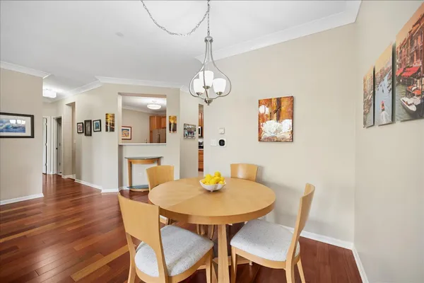 $440,000 | 1950 Farnsworth Lane, Unit 105, Northbrook, IL 60062