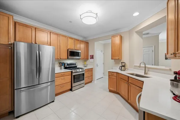 $440,000 | 1950 Farnsworth Lane, Unit 105, Northbrook, IL 60062