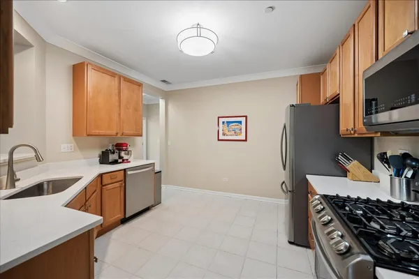 $440,000 | 1950 Farnsworth Lane, Unit 105, Northbrook, IL 60062