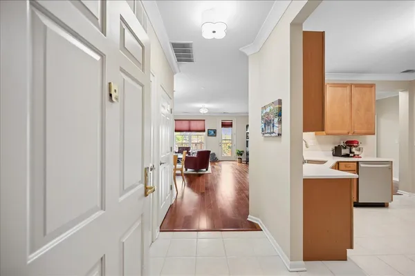 $440,000 | 1950 Farnsworth Lane, Unit 105, Northbrook, IL 60062