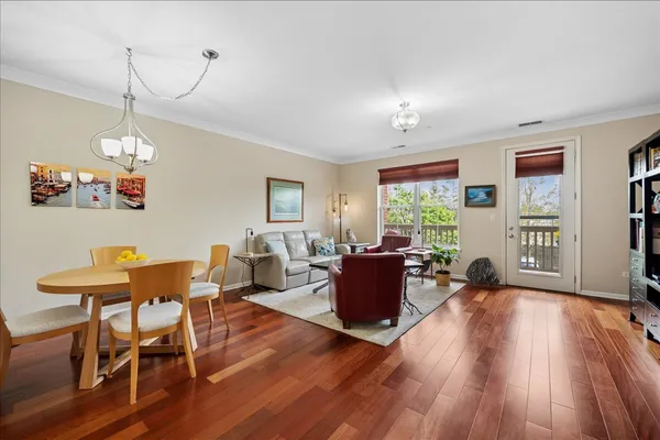$440,000 | 1950 Farnsworth Lane, Unit 105, Northbrook, IL 60062