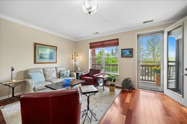 $440,000 | 1950 Farnsworth Lane, Unit 105, Northbrook, IL 60062