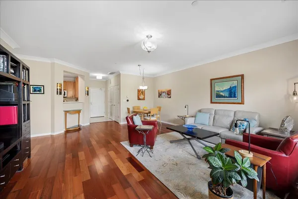 $440,000 | 1950 Farnsworth Lane, Unit 105, Northbrook, IL 60062