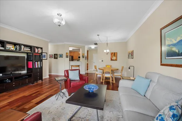$440,000 | 1950 Farnsworth Lane, Unit 105, Northbrook, IL 60062