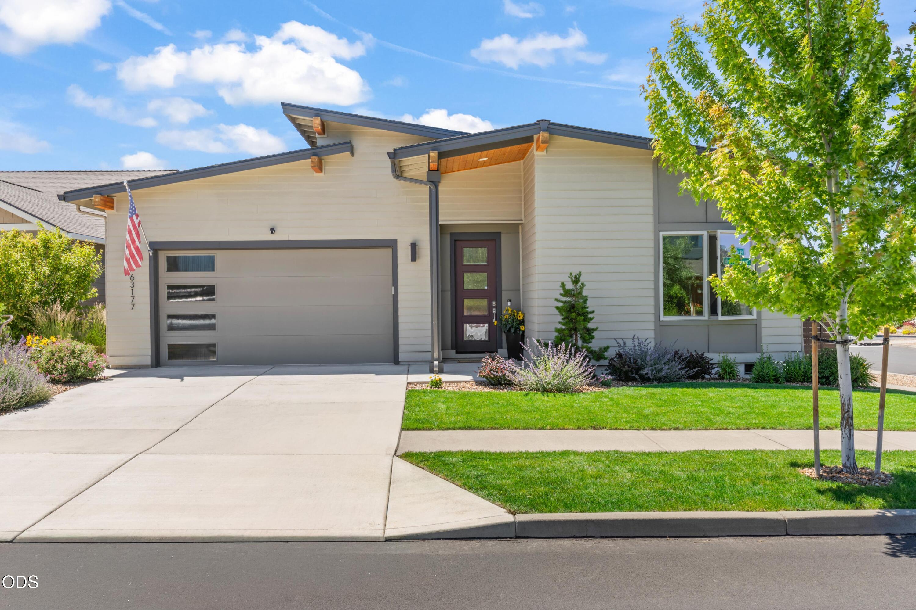 63177 Iner Loop Bend, OR 97701 - Photo 2 of 39