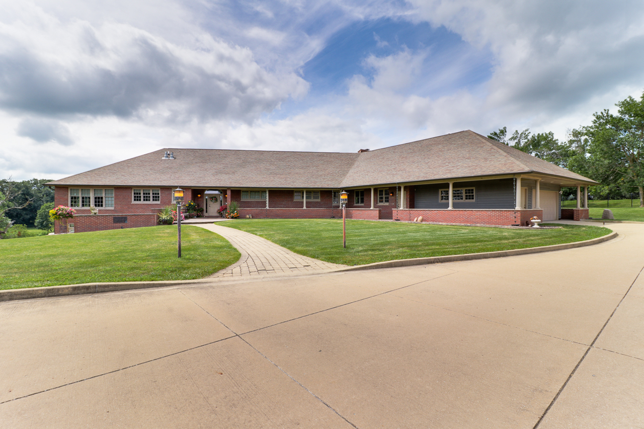7429 North 1900 East Road Bloomington, IL 61705 - Photo 1 of 154