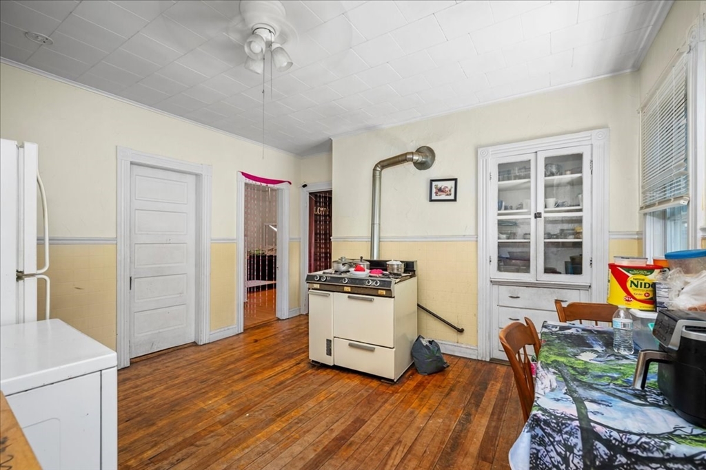 60 Esther Street Worcester, MA 01607 - Photo 6 of 38