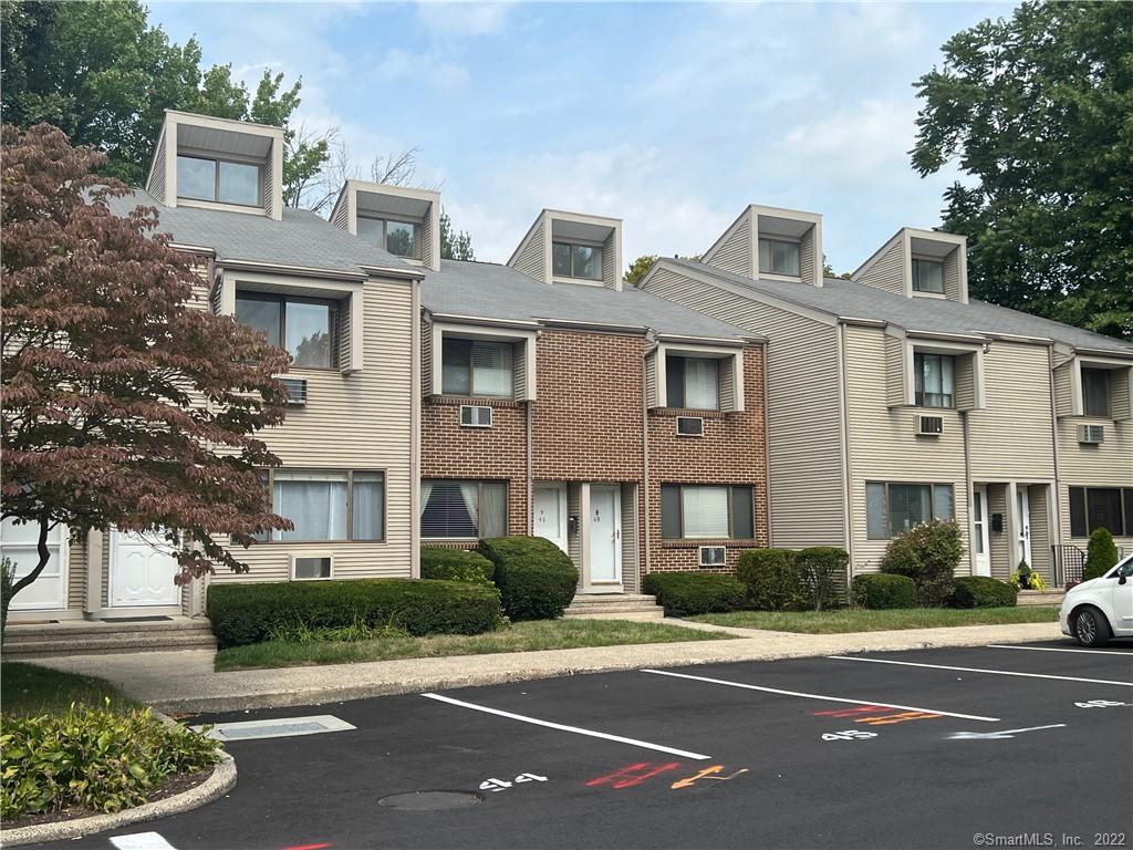 Large parking area with ample visitor parking!