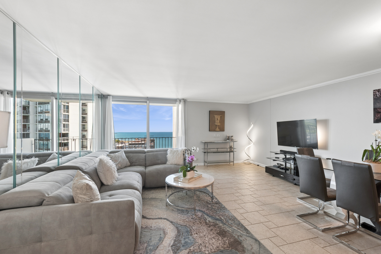6033 North Sheridan Road, Unit 36F Chicago, IL 60660 - Photo 5 of 29