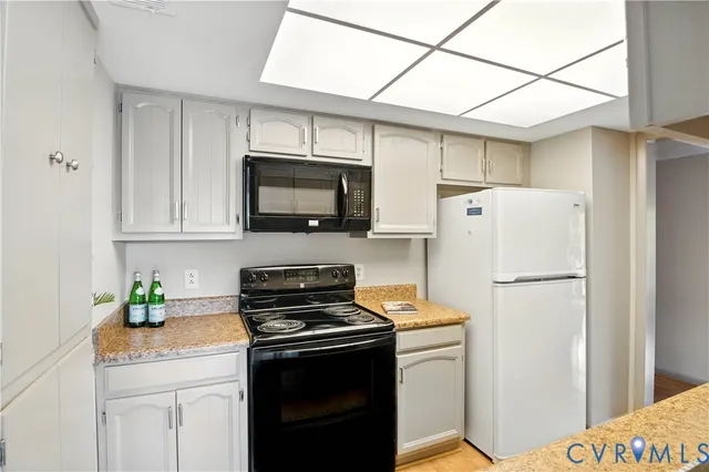 $329,000 | 2956 Hathaway Road, Unit U102, Richmond, VA 23225