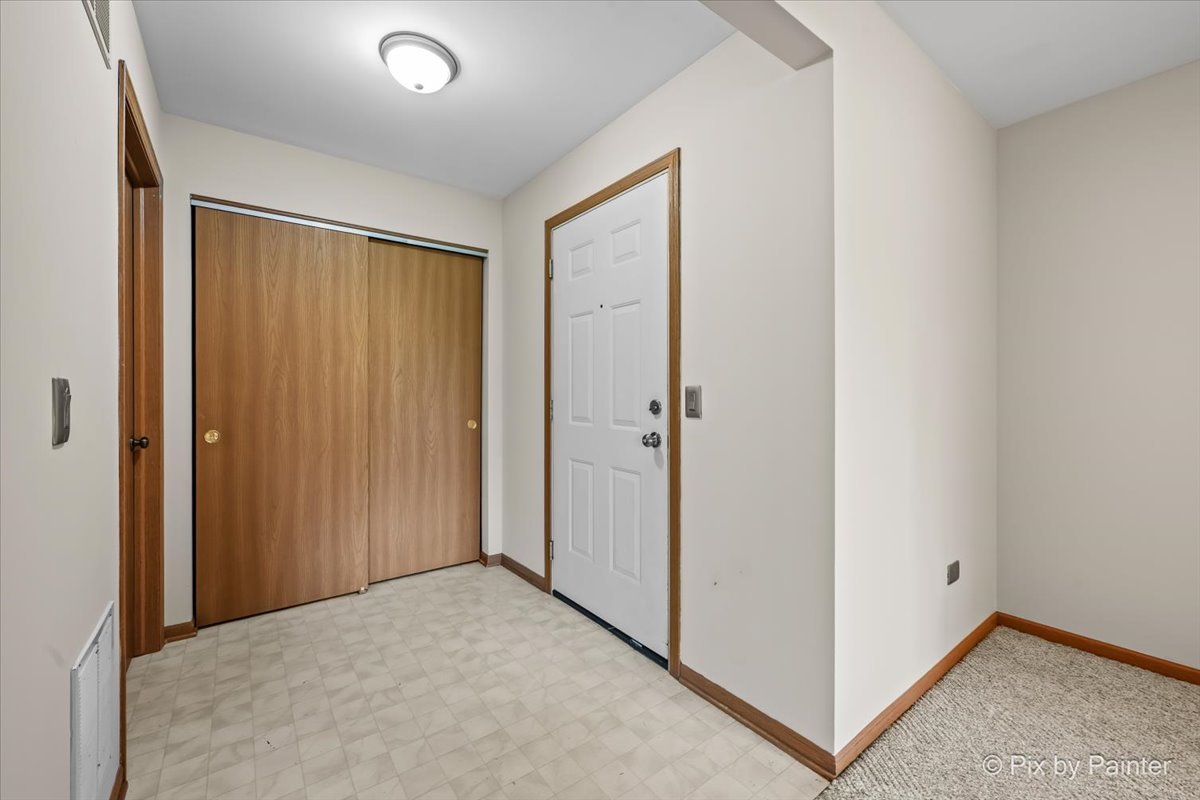 917 Golf Course Road, Unit 2 Crystal Lake, IL 60014 - Photo 2 of 44