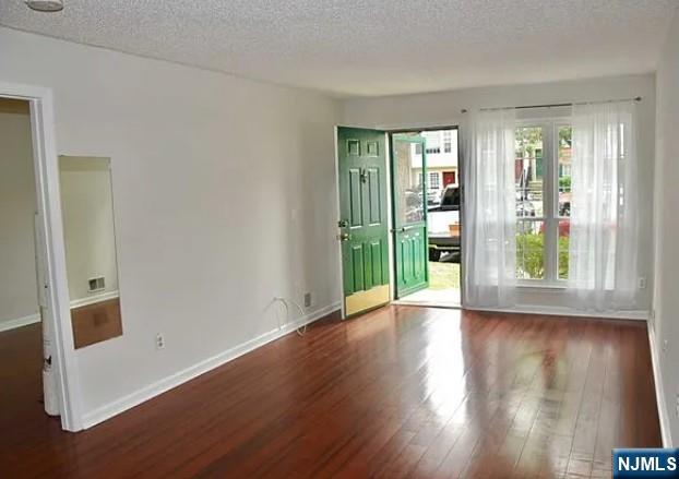 727 Pepperidge Road Mahwah, NJ 07430 - Photo 2 of 13