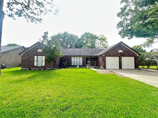 $2,300 | 303 Desert Willow Court, League City, TX 77573