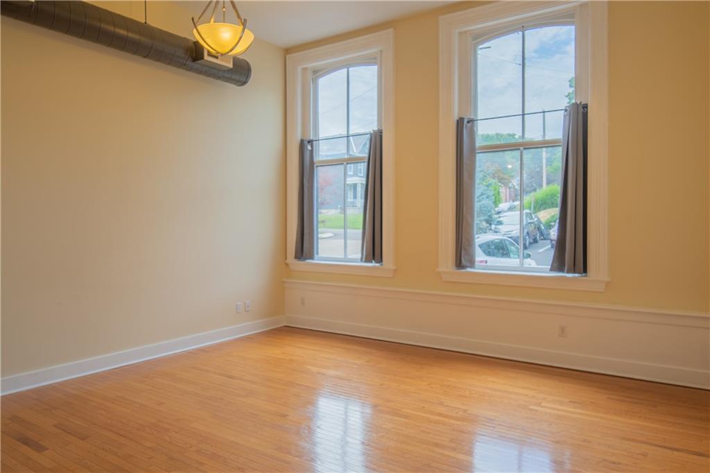 10 Walnut Street, Unit 6 Pittsburgh, PA 15202 - Photo 14 of 35 an empty room with windows