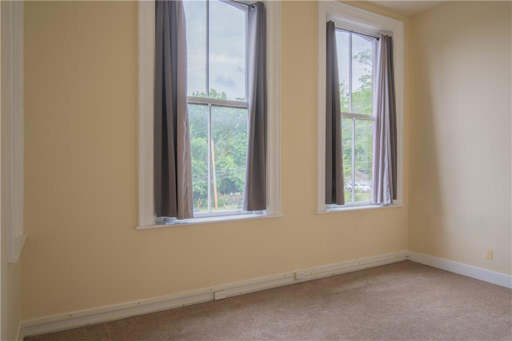 10 Walnut Street, Unit 6 Pittsburgh, PA 15202 - Photo 23 of 35 an empty room with a window