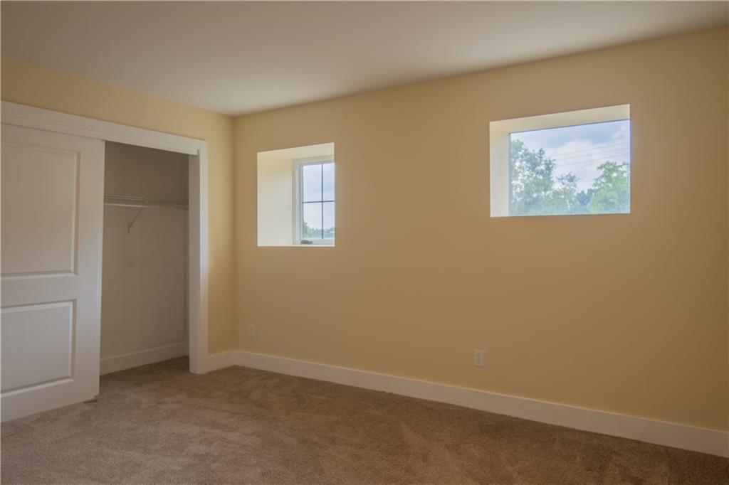 10 Walnut Street, Unit 6 Pittsburgh, PA 15202 - Photo 28 of 35 an empty room with windows