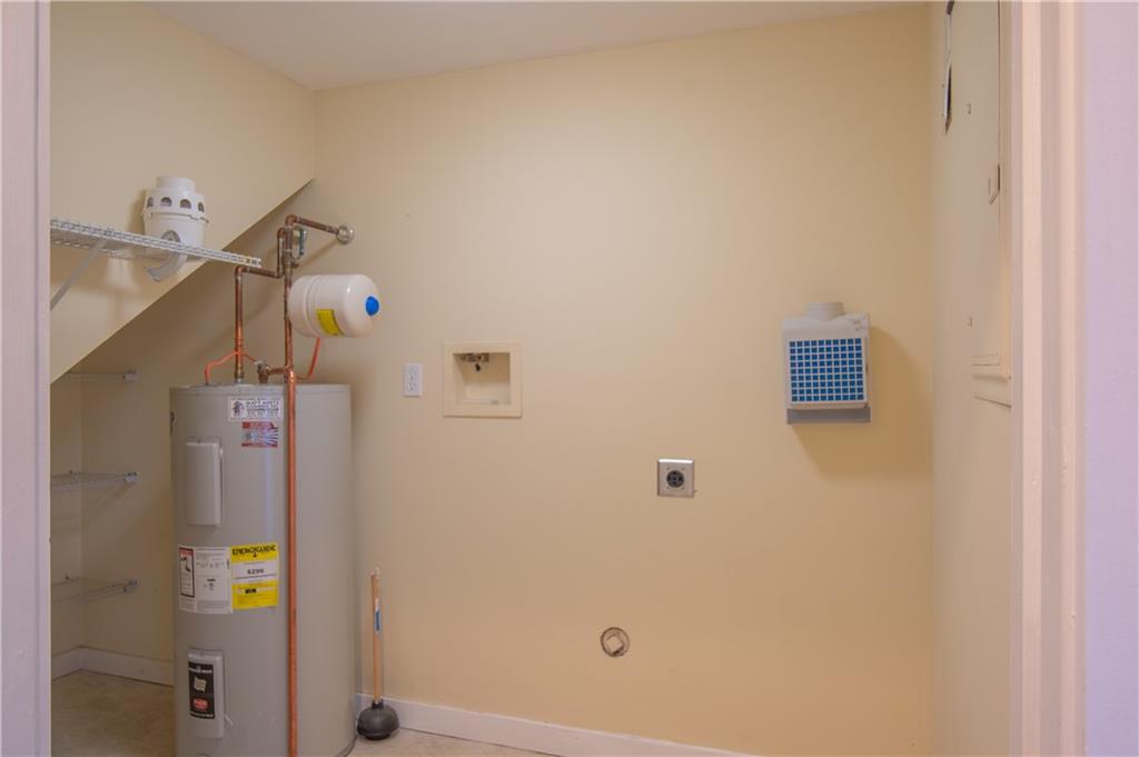 10 Walnut Street, Unit 6 Pittsburgh, PA 15202 - Photo 33 of 35 a bathroom with a shower