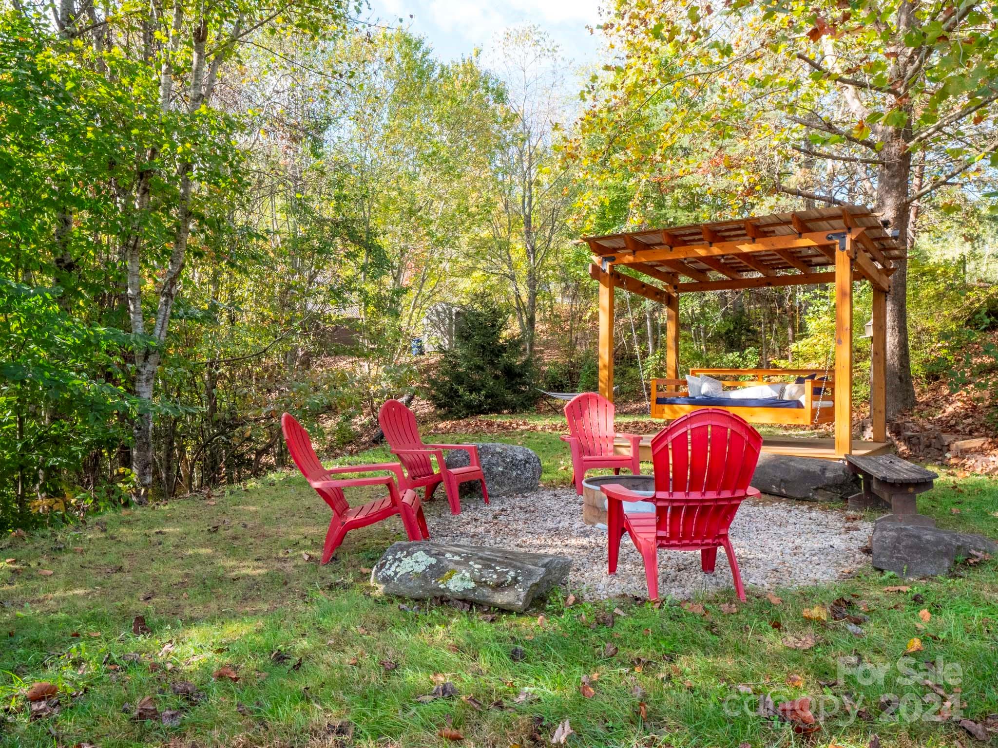 195 Grandview Mesa Road Whittier, NC 28789 - Photo 33 of 37 a backyard of a house with table and chairs