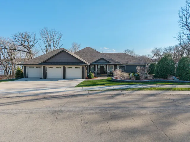 $999,900 | 2313 West 9th Street, Albert Lea, MN 56007