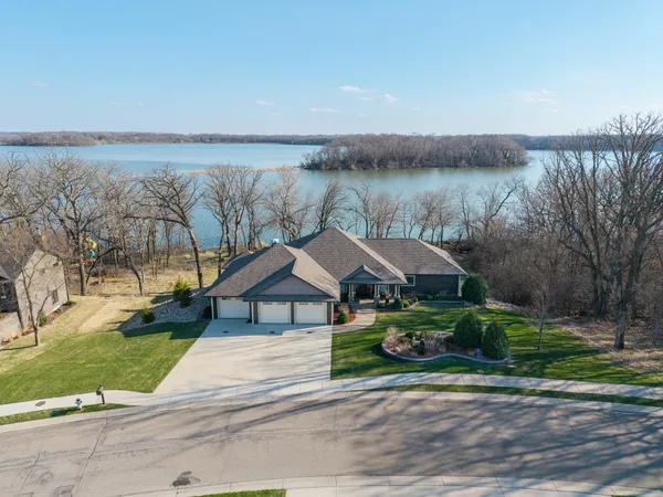 $999,900 | 2313 West 9th Street, Albert Lea, MN 56007