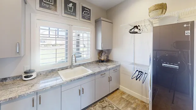 $999,900 | 2313 West 9th Street, Albert Lea, MN 56007