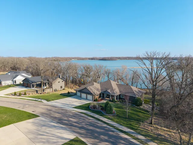 $999,900 | 2313 West 9th Street, Albert Lea, MN 56007