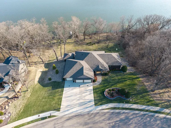 $999,900 | 2313 West 9th Street, Albert Lea, MN 56007
