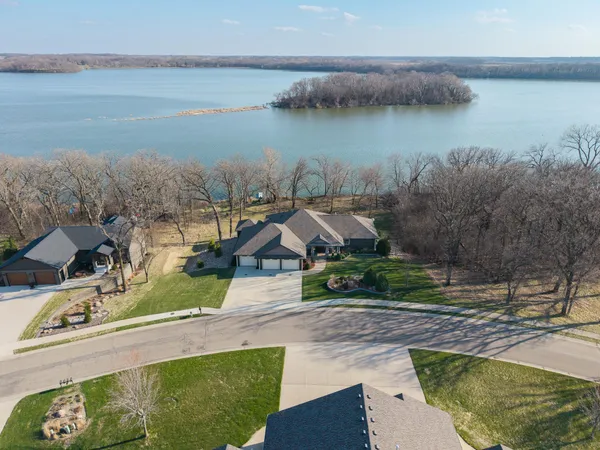 $999,900 | 2313 West 9th Street, Albert Lea, MN 56007